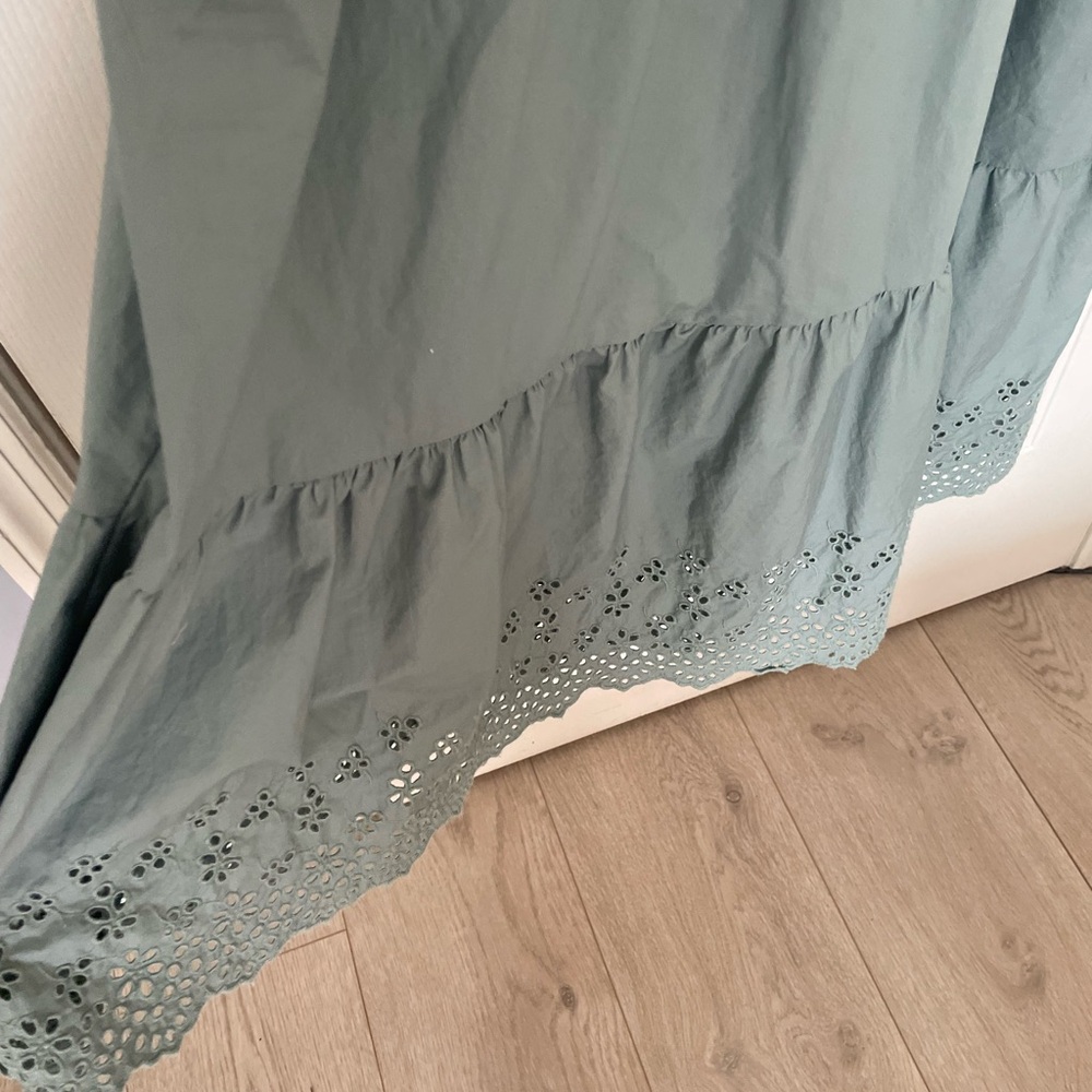 Smocked Flutter Sleeve Eyelet Sage Green Dress from GAP for women Size S Tall - Picture 4 of 9